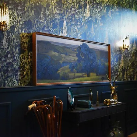 La Du Pre Du Cerf Bed & Breakfast 3*